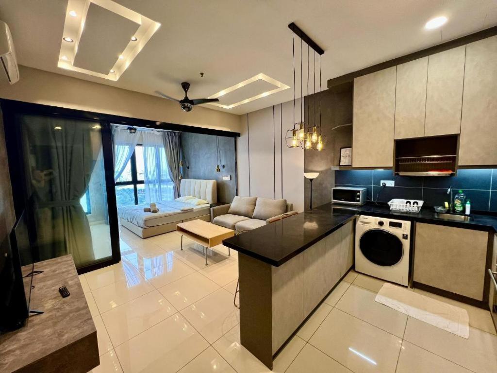 Highpark Suites In Petaling Jaya, Kelana Jaya By Plush Kampong Baharu Sungai Way Exterior photo